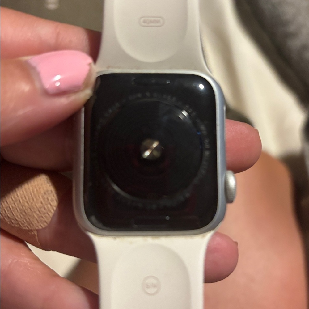 Silver 40mm Apple Watch - Picture 3 of 4